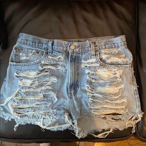 High waist Levi’s distressed shorts